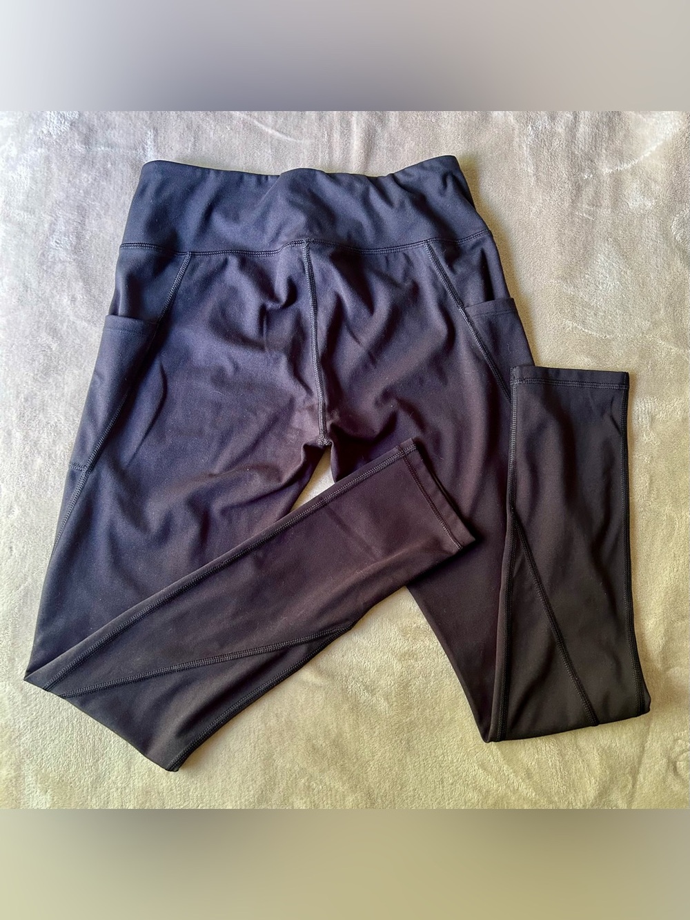 Women’s High-Rise Black Leggings with Side Pockets